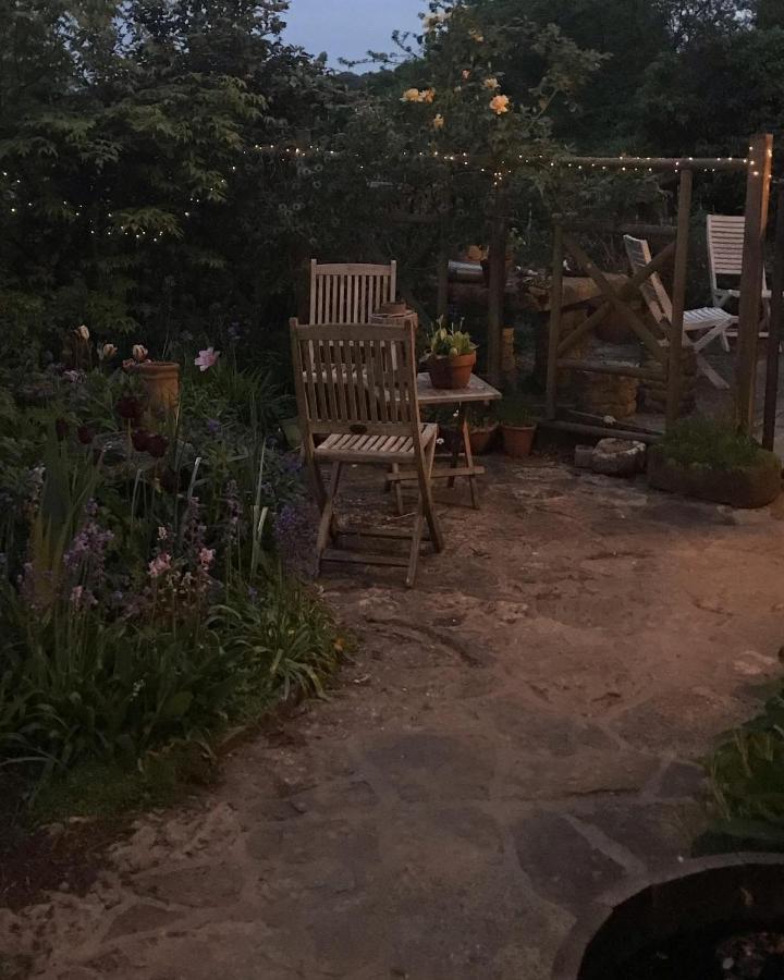 Dove Cottage Bisley  Eksteriør billede