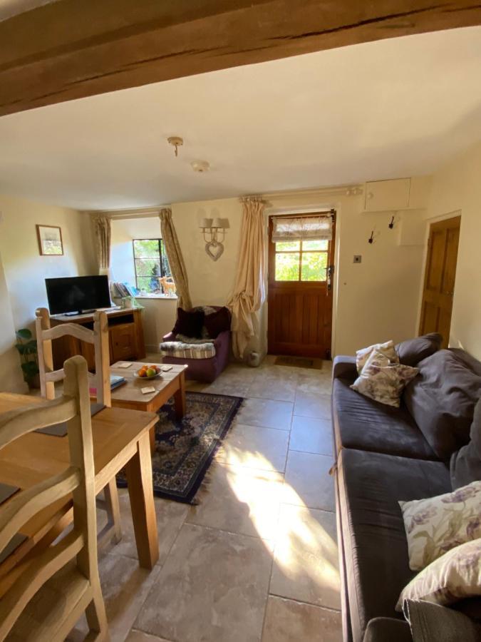 Dove Cottage Bisley  Eksteriør billede