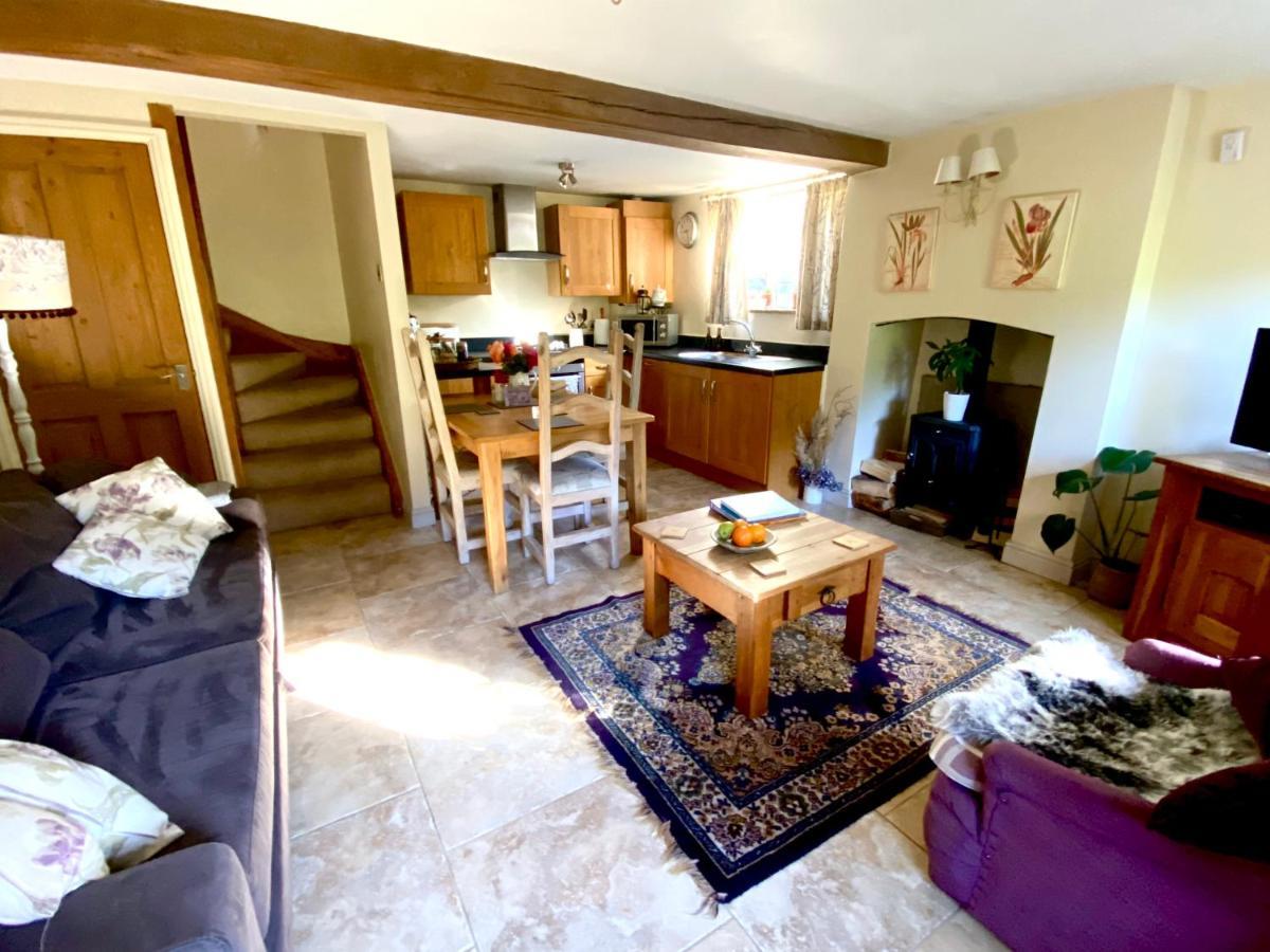 Dove Cottage Bisley  Eksteriør billede