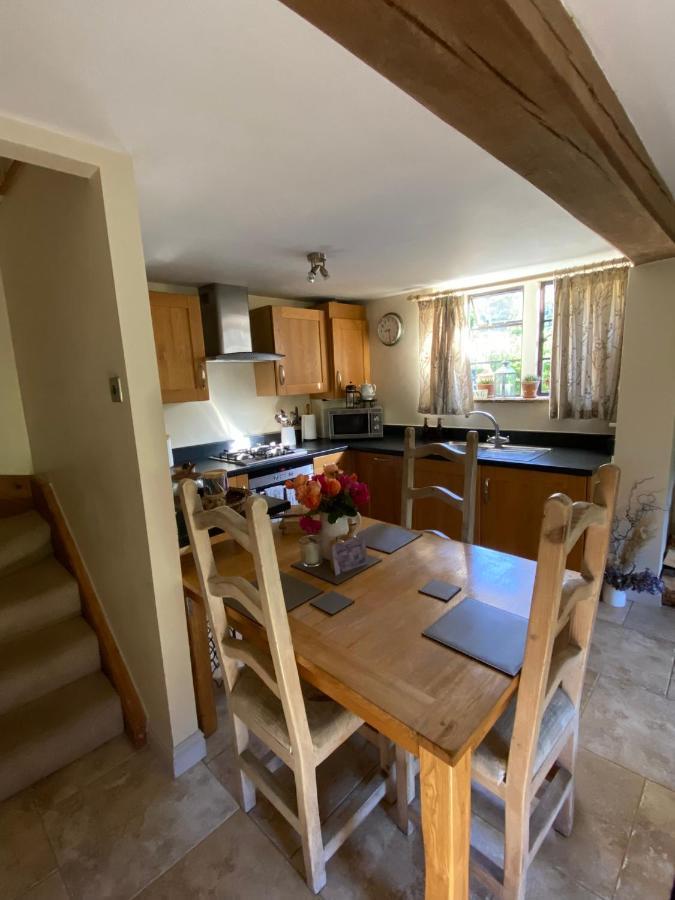 Dove Cottage Bisley  Eksteriør billede